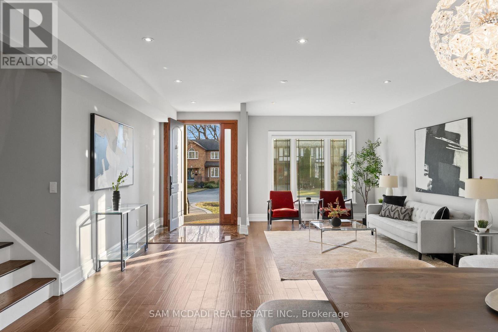 1487 Myron Drive, Mississauga, ON - Indoor Photo Showing Living Room