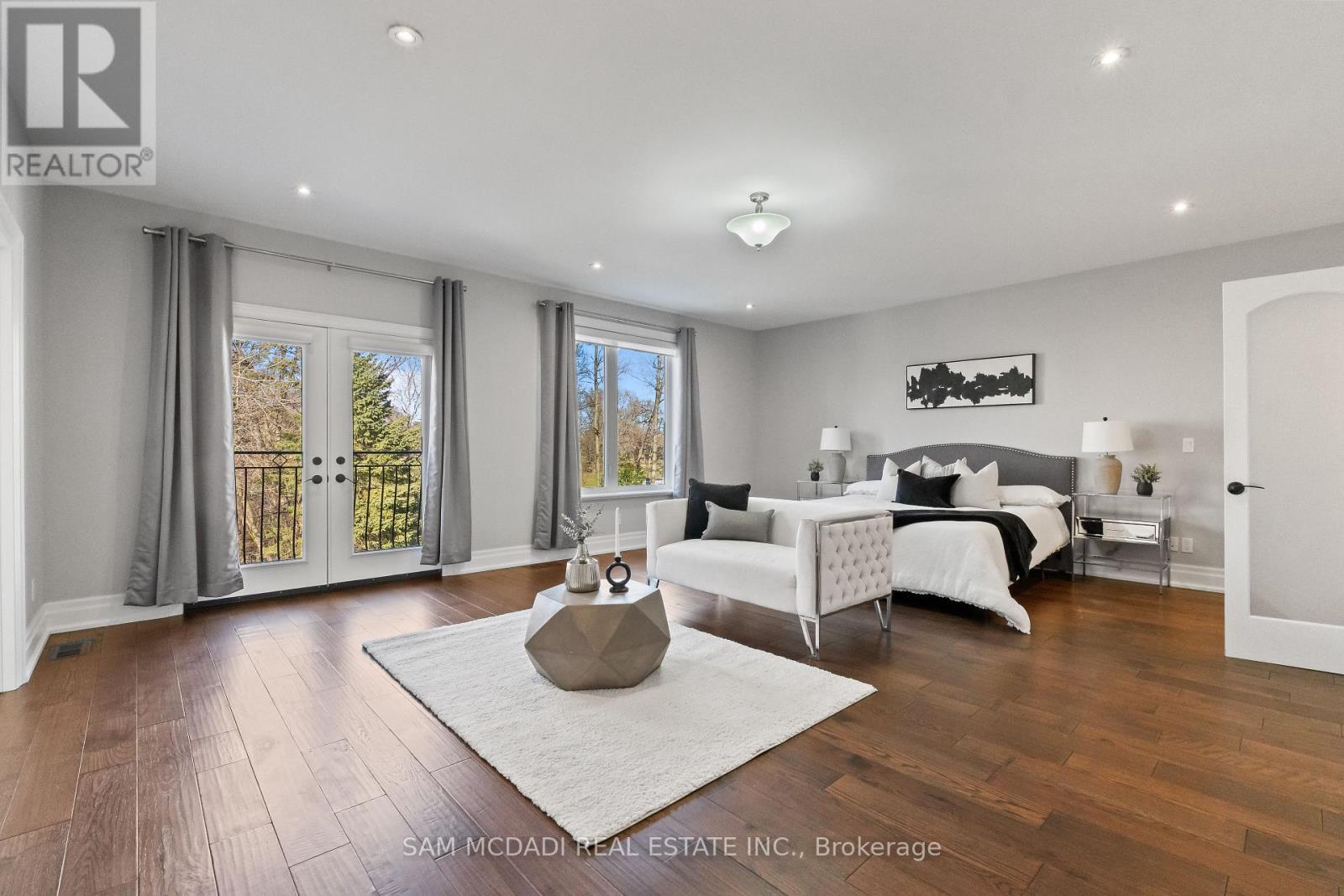 1487 Myron Drive, Mississauga, ON - Indoor Photo Showing Living Room