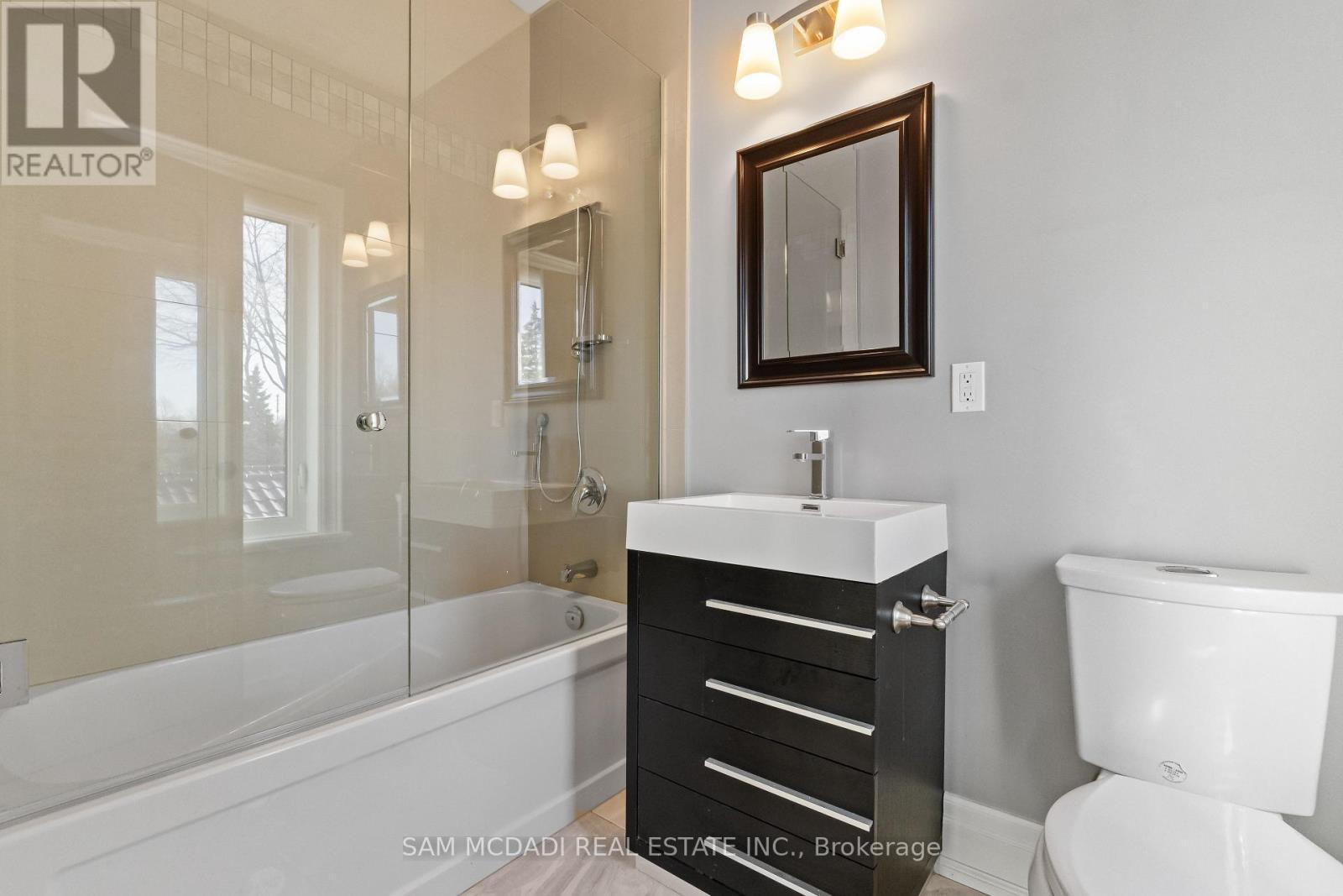 1487 Myron Drive, Mississauga, ON - Indoor Photo Showing Bathroom