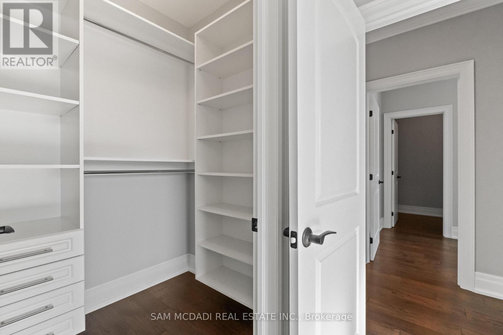 1487 Myron Drive, Mississauga, ON - Indoor With Storage