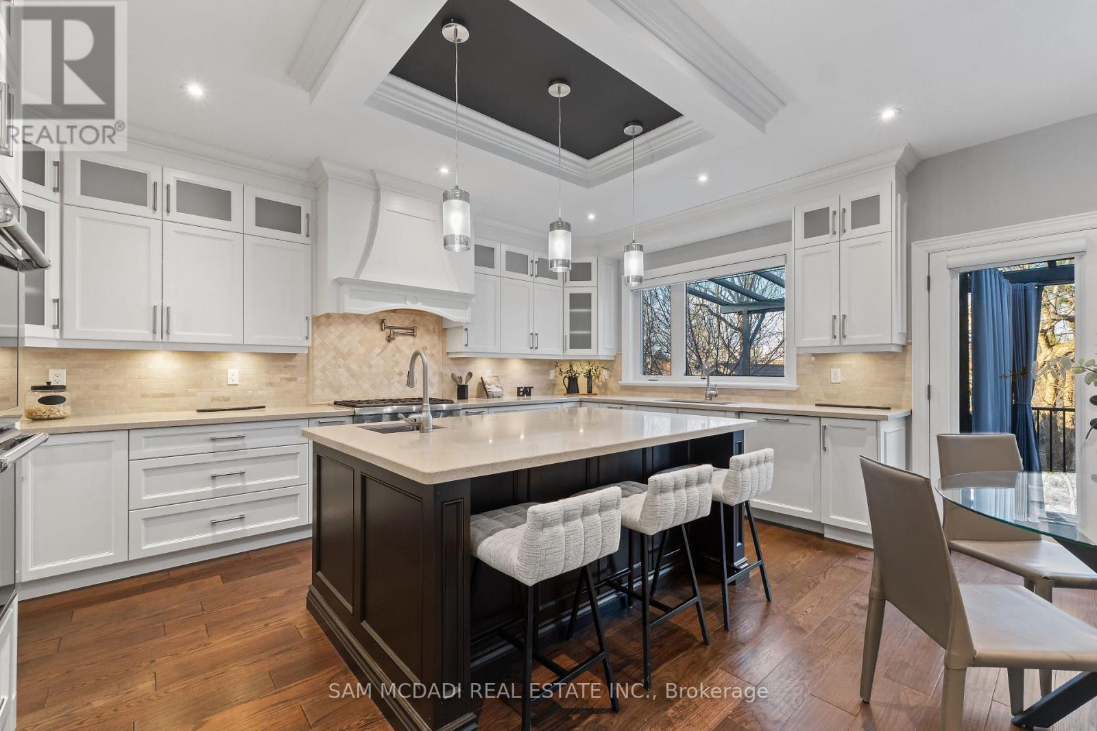 1487 Myron Drive, Mississauga, ON - Indoor Photo Showing Kitchen With Upgraded Kitchen