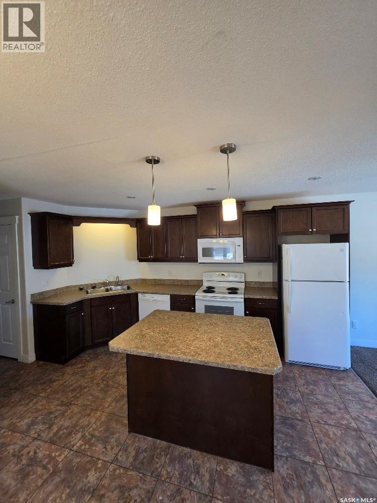 2067 Broder Street, Regina, SK - Indoor Photo Showing Kitchen