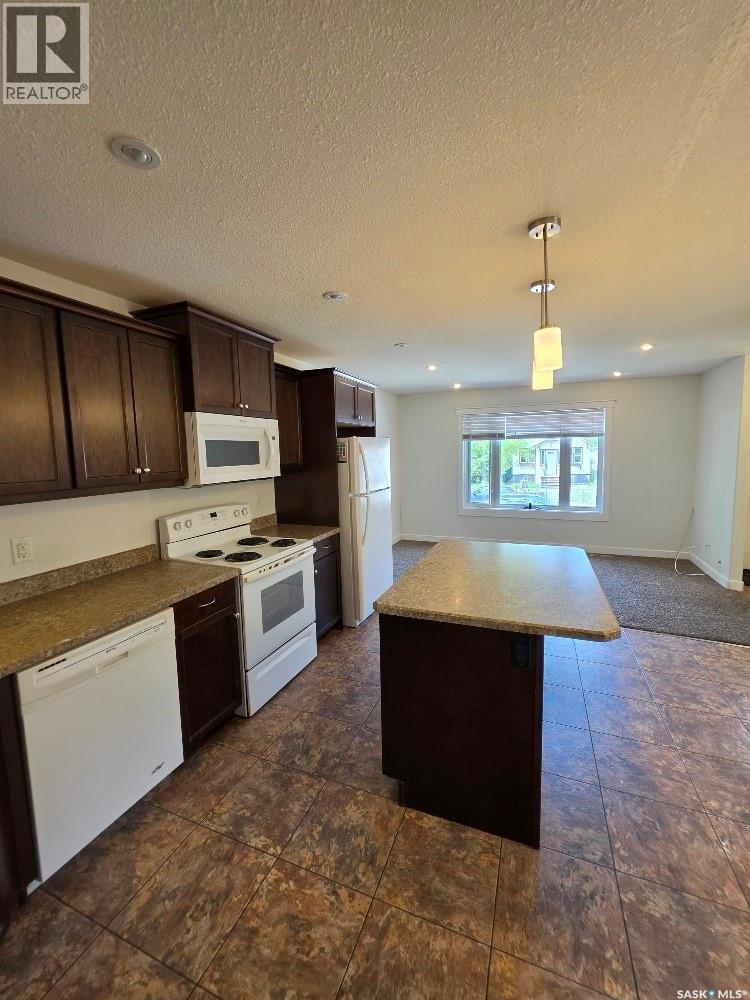 2067 Broder Street, Regina, SK - Indoor Photo Showing Kitchen