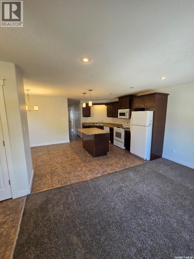 2067 Broder Street, Regina, SK - Indoor Photo Showing Kitchen