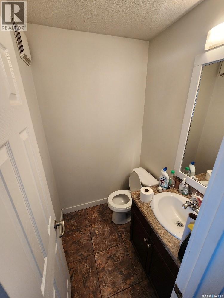 2067 Broder Street, Regina, SK - Indoor Photo Showing Bathroom
