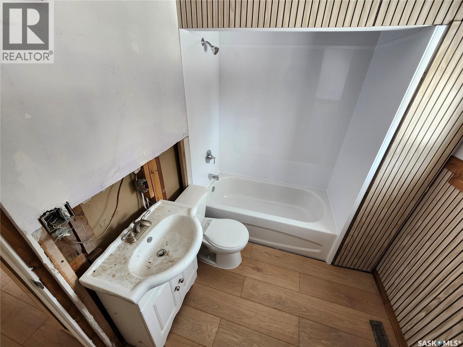 Na Service Road, Mclean, SK - Indoor Photo Showing Bathroom