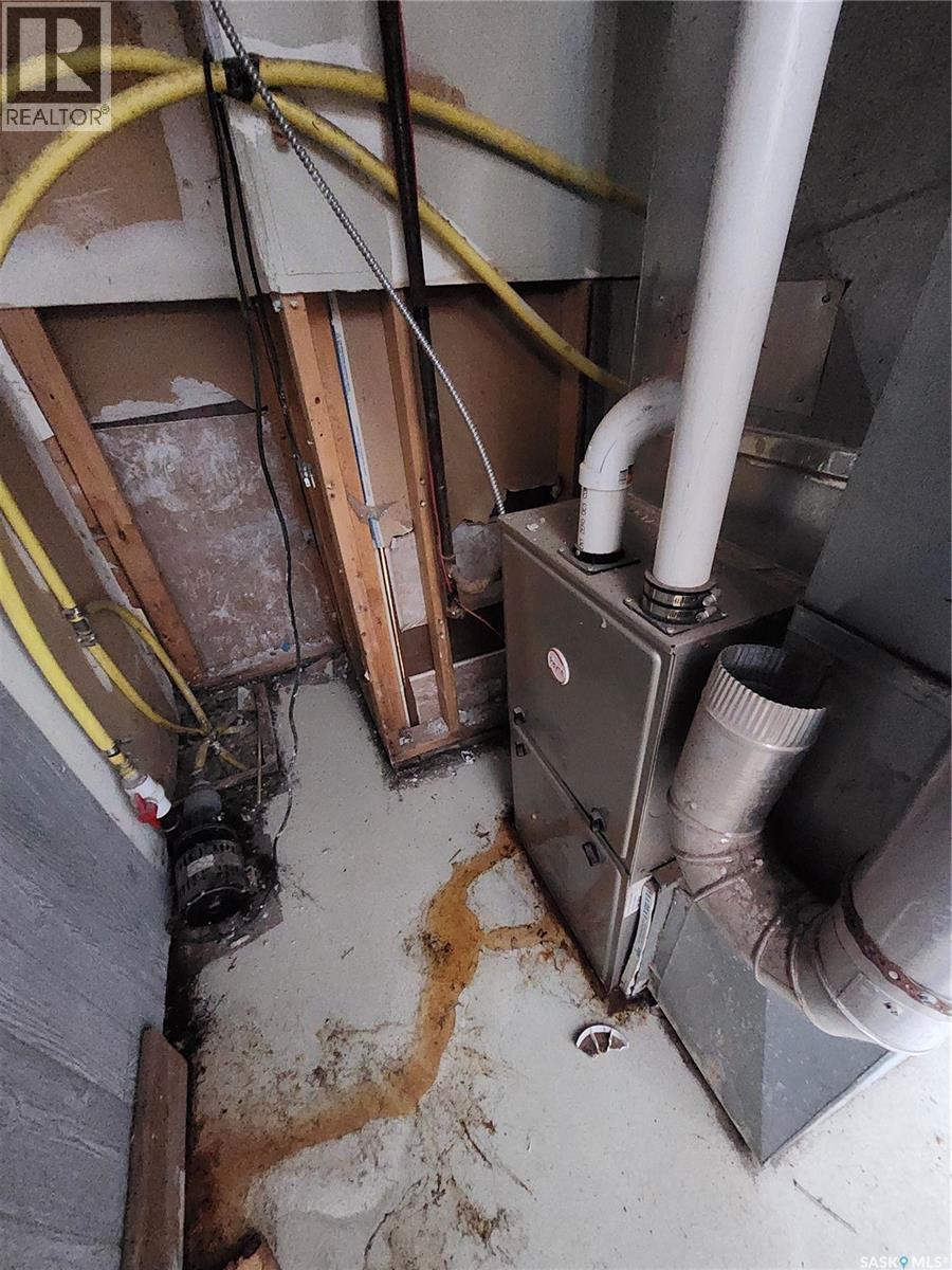 Na Service Road, Mclean, SK - Indoor Photo Showing Basement