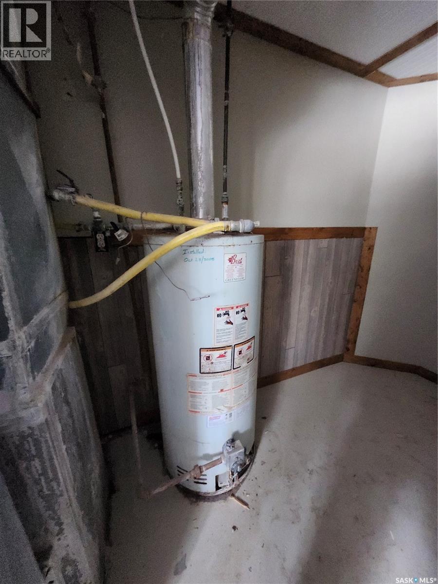 Na Service Road, Mclean, SK - Indoor Photo Showing Basement