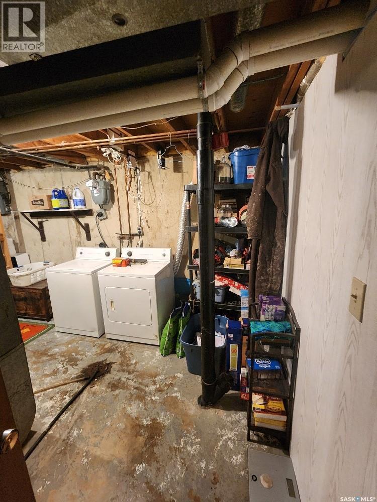84 Rothwell Crescent, Regina, SK - Indoor Photo Showing Laundry Room