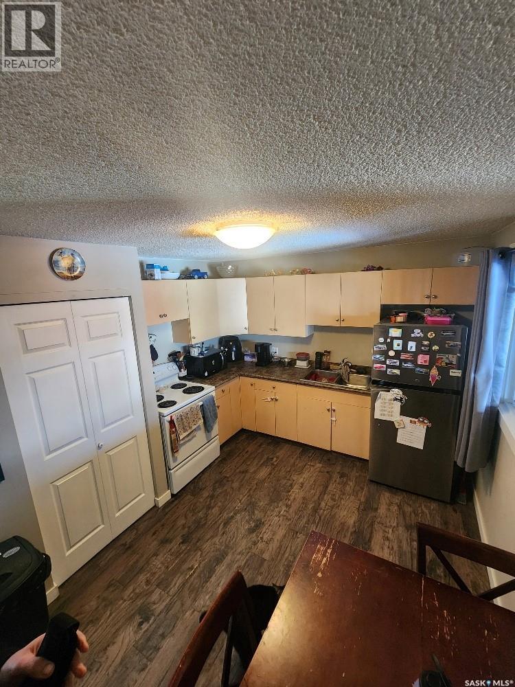 84 Rothwell Crescent, Regina, SK - Indoor Photo Showing Kitchen With Double Sink