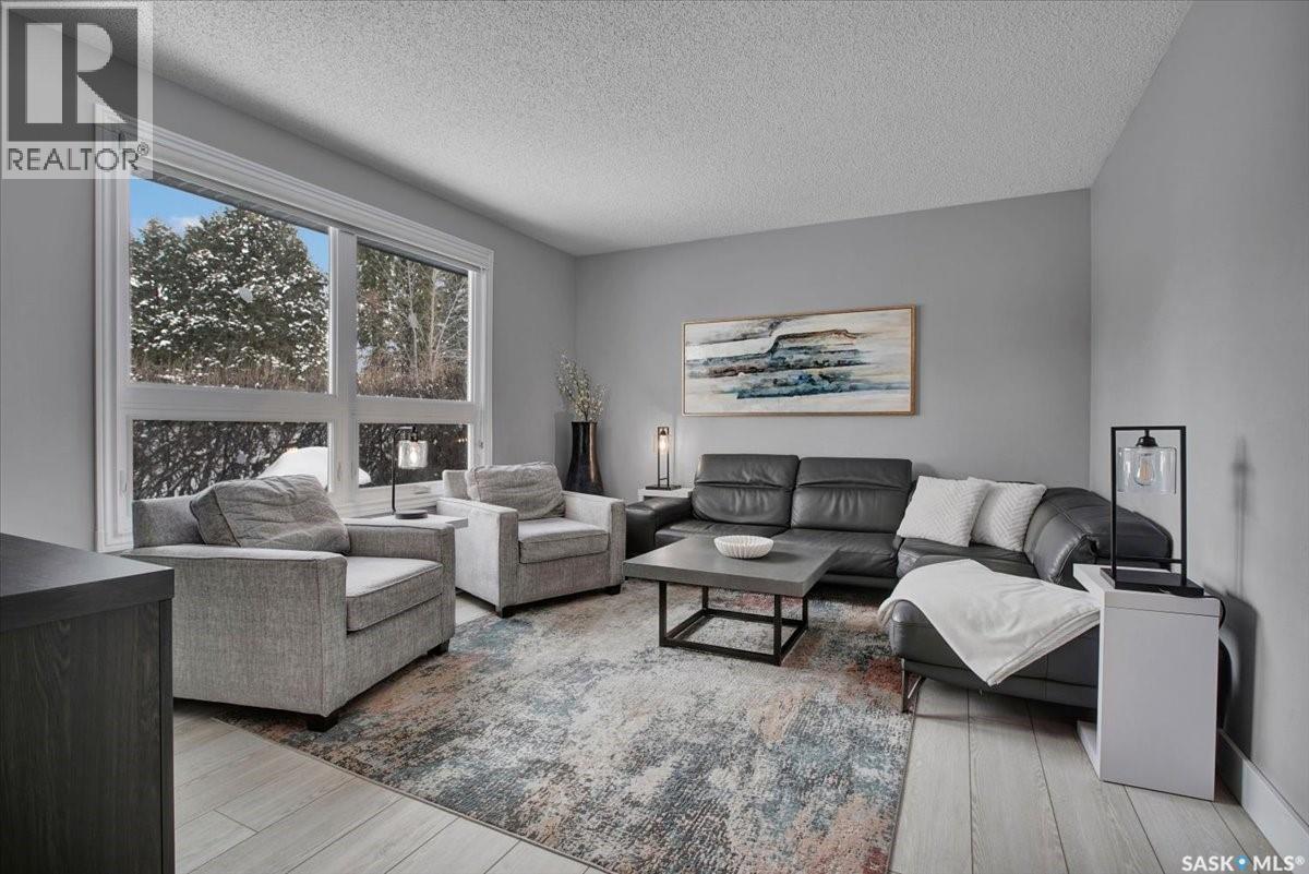 329 Clearwater Place, Saskatoon, SK - Indoor Photo Showing Living Room
