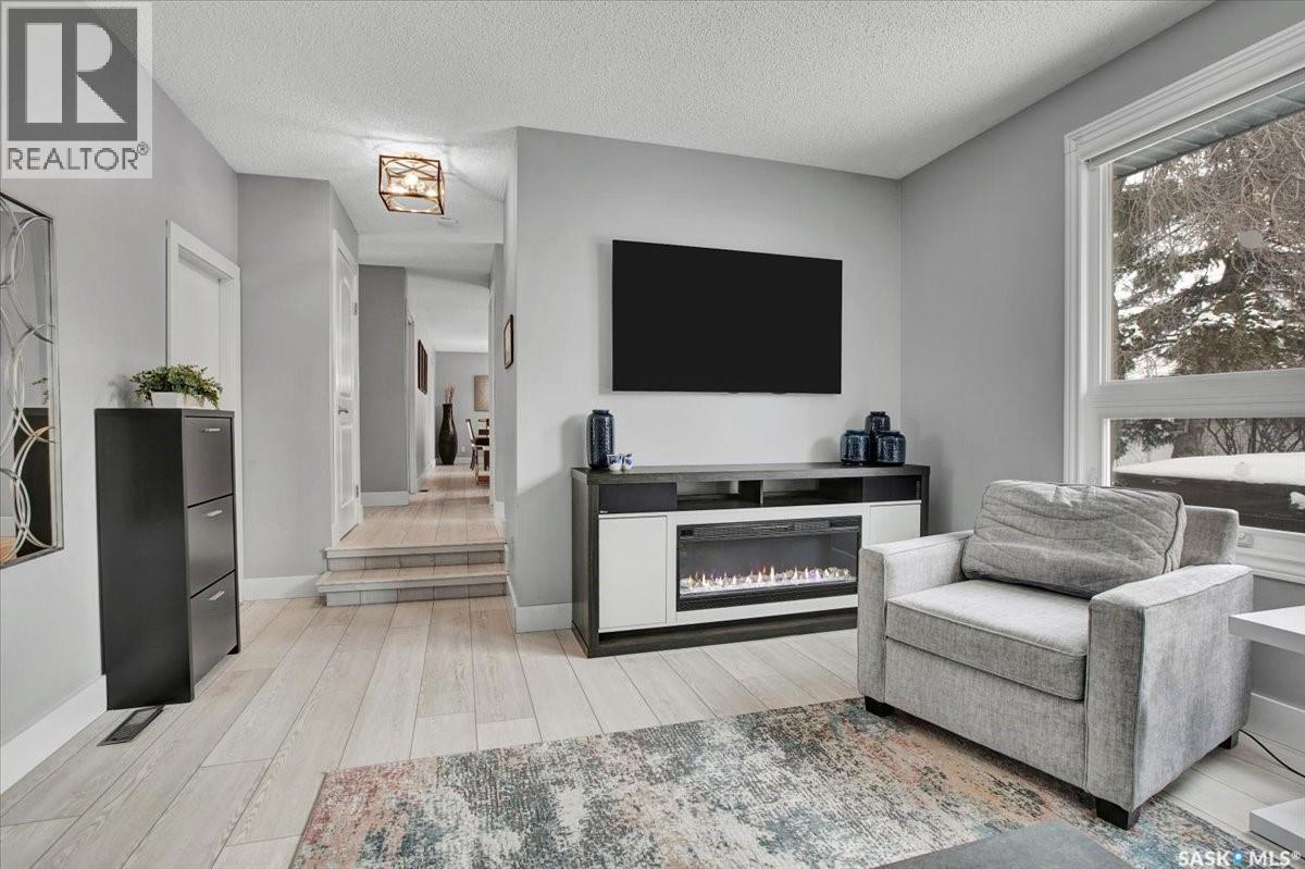 329 Clearwater Place, Saskatoon, SK - Indoor Photo Showing Living Room