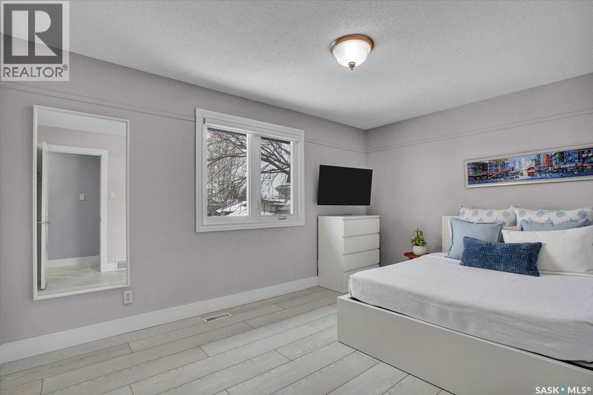 329 Clearwater Place, Saskatoon, SK - Indoor Photo Showing Bedroom