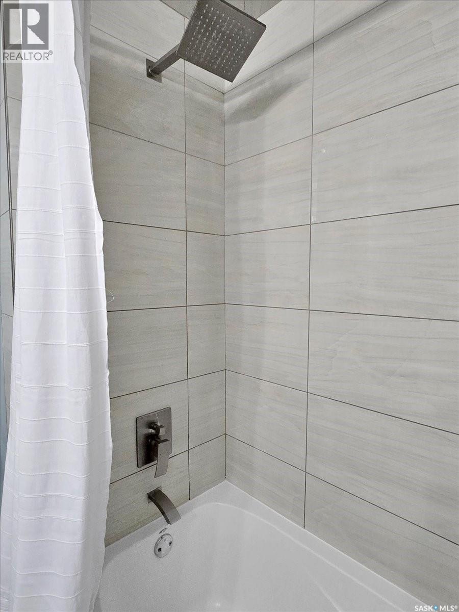 329 Clearwater Place, Saskatoon, SK - Indoor Photo Showing Bathroom