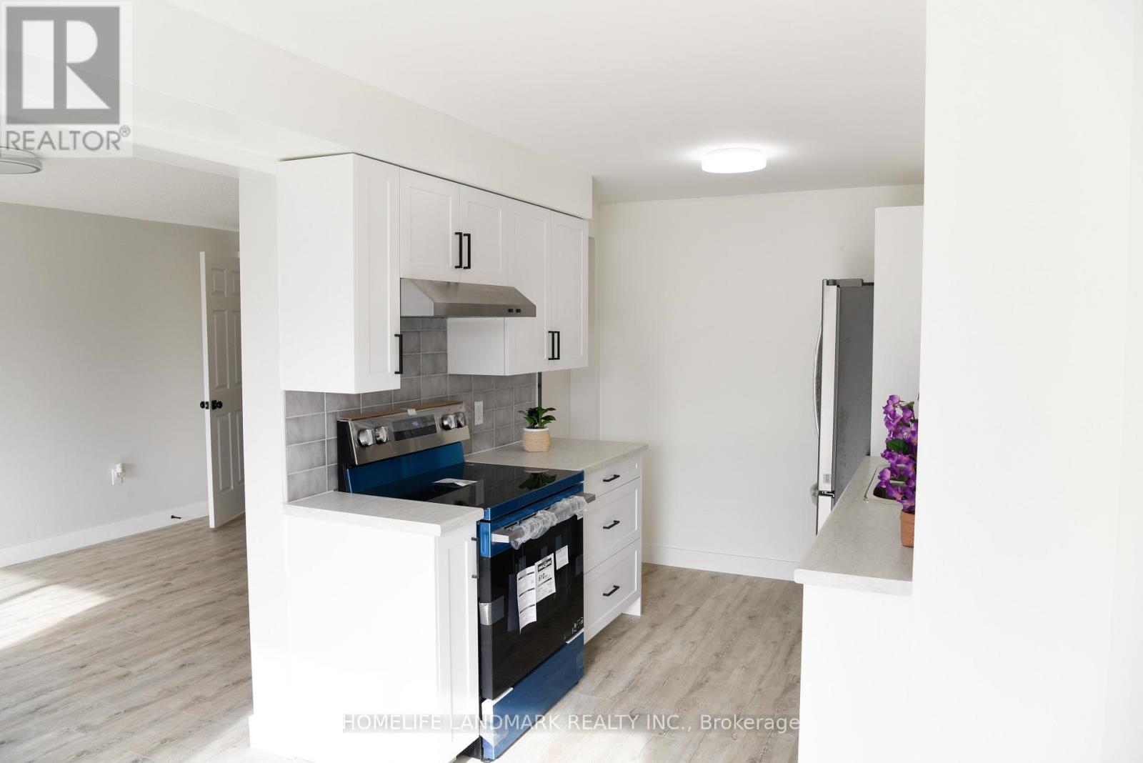 6 Silver Maple Crescent, Barrie, ON - Indoor Photo Showing Kitchen