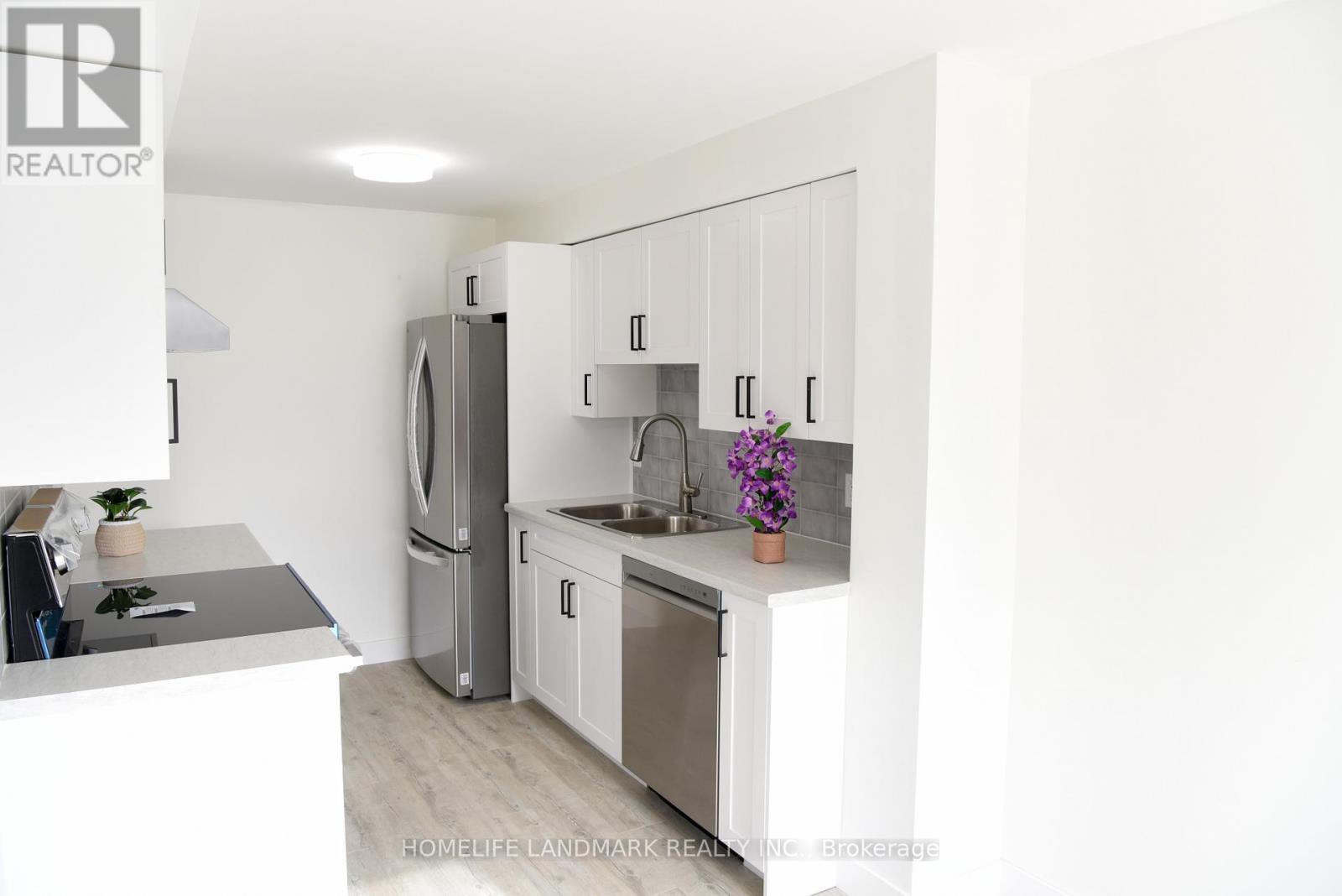 6 Silver Maple Crescent, Barrie, ON - Indoor Photo Showing Kitchen With Double Sink
