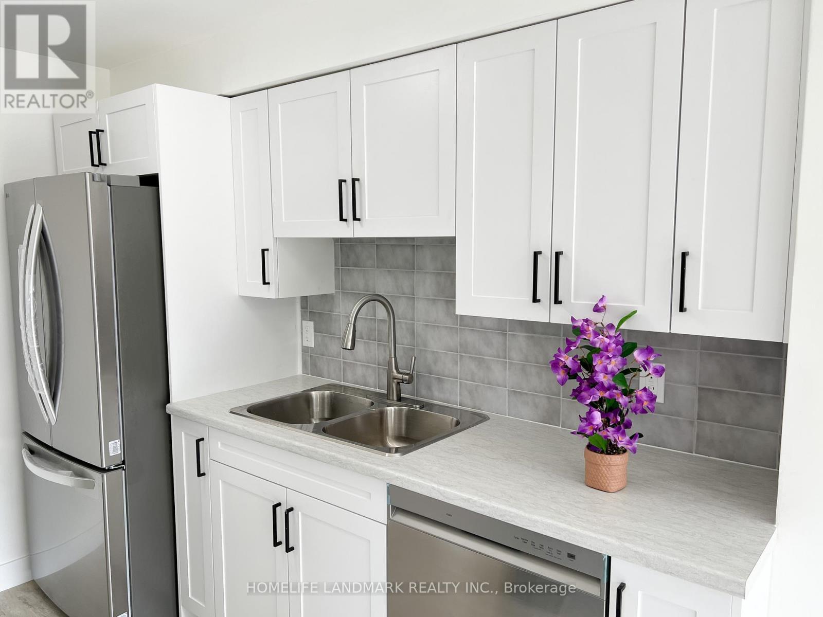 6 Silver Maple Crescent, Barrie, ON - Indoor Photo Showing Kitchen With Double Sink