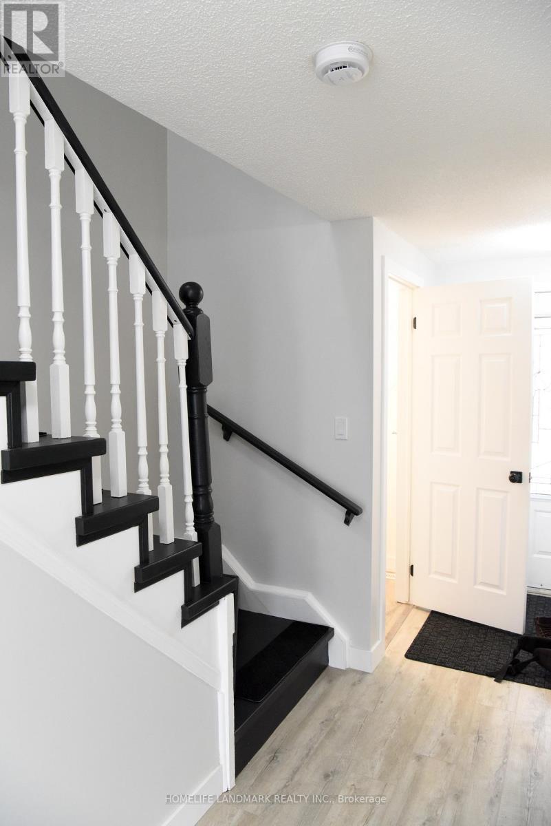 6 Silver Maple Crescent, Barrie, ON - Indoor Photo Showing Other Room