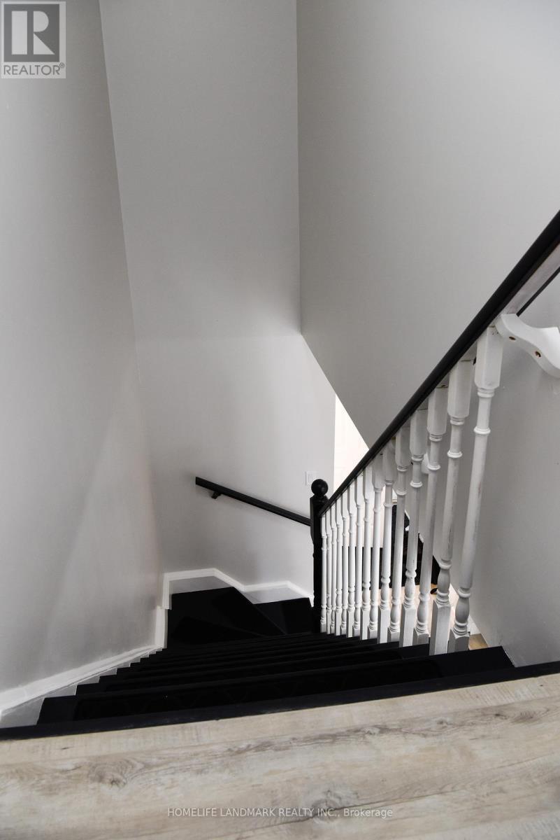 6 Silver Maple Crescent, Barrie, ON - Indoor Photo Showing Other Room