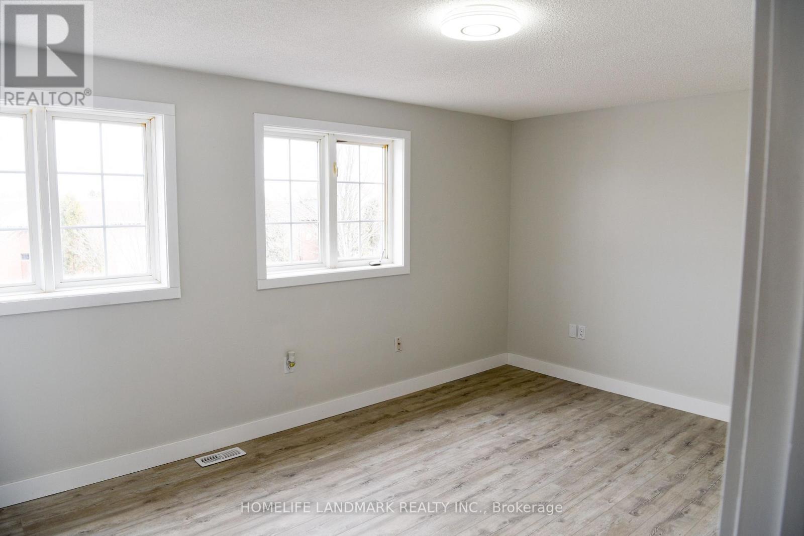 6 Silver Maple Crescent, Barrie, ON - Indoor Photo Showing Other Room