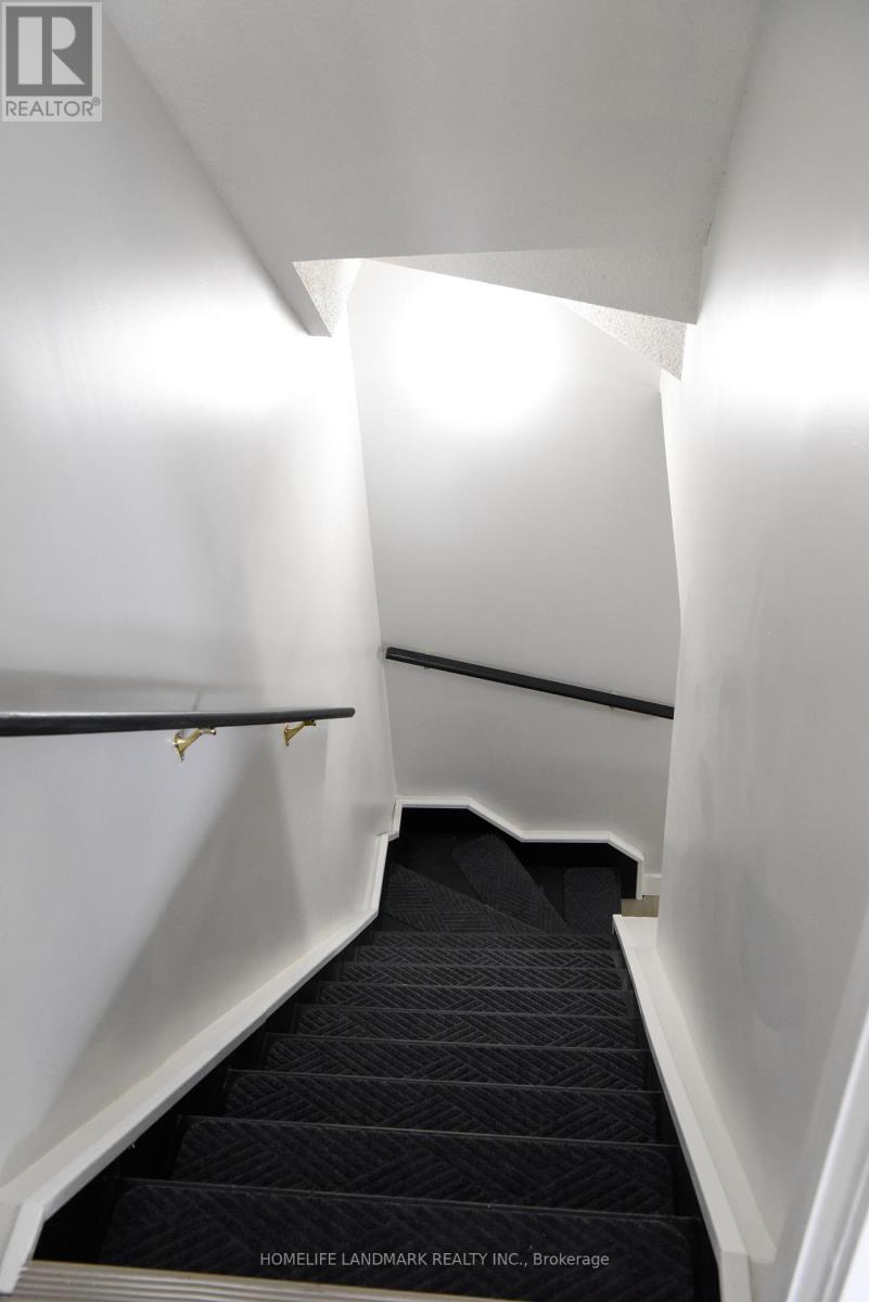 6 Silver Maple Crescent, Barrie, ON - Indoor Photo Showing Other Room