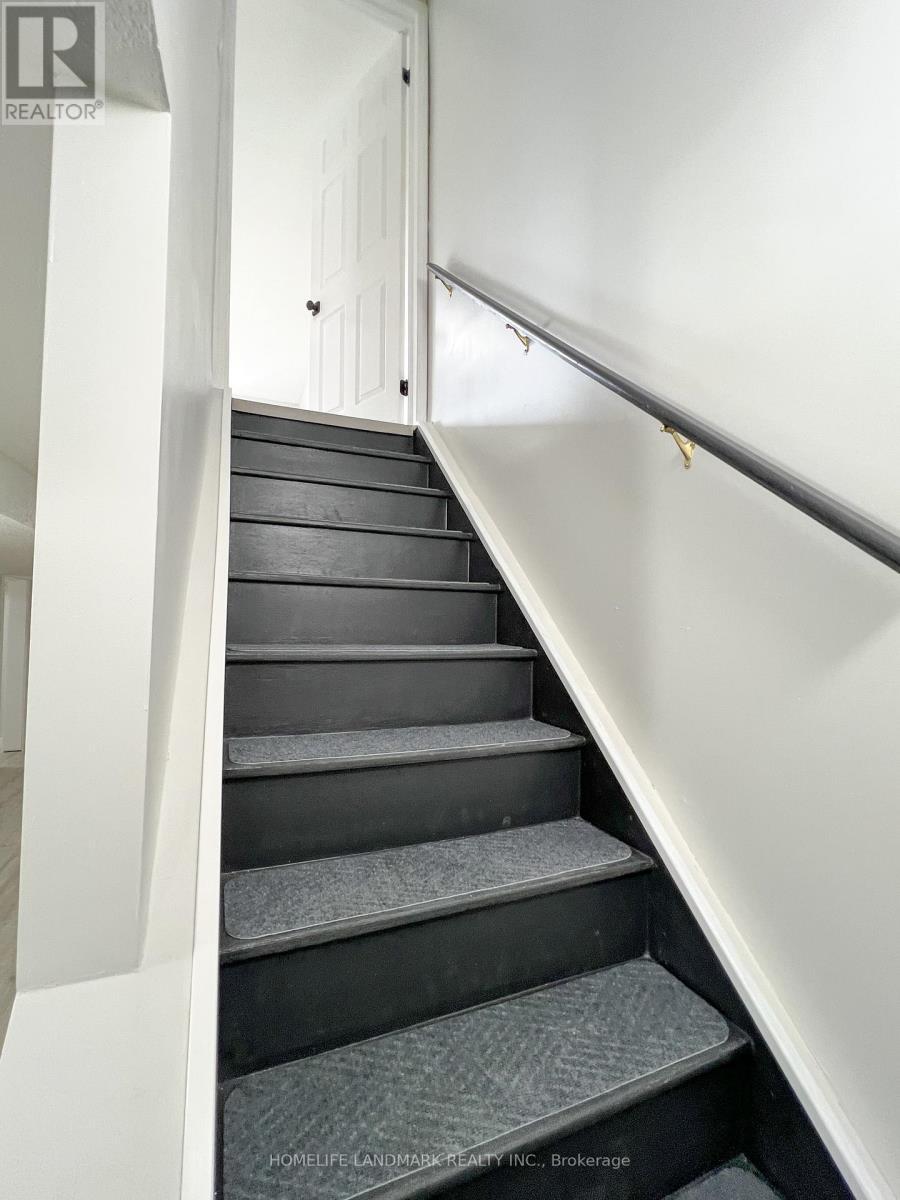 6 Silver Maple Crescent, Barrie, ON - Indoor Photo Showing Other Room