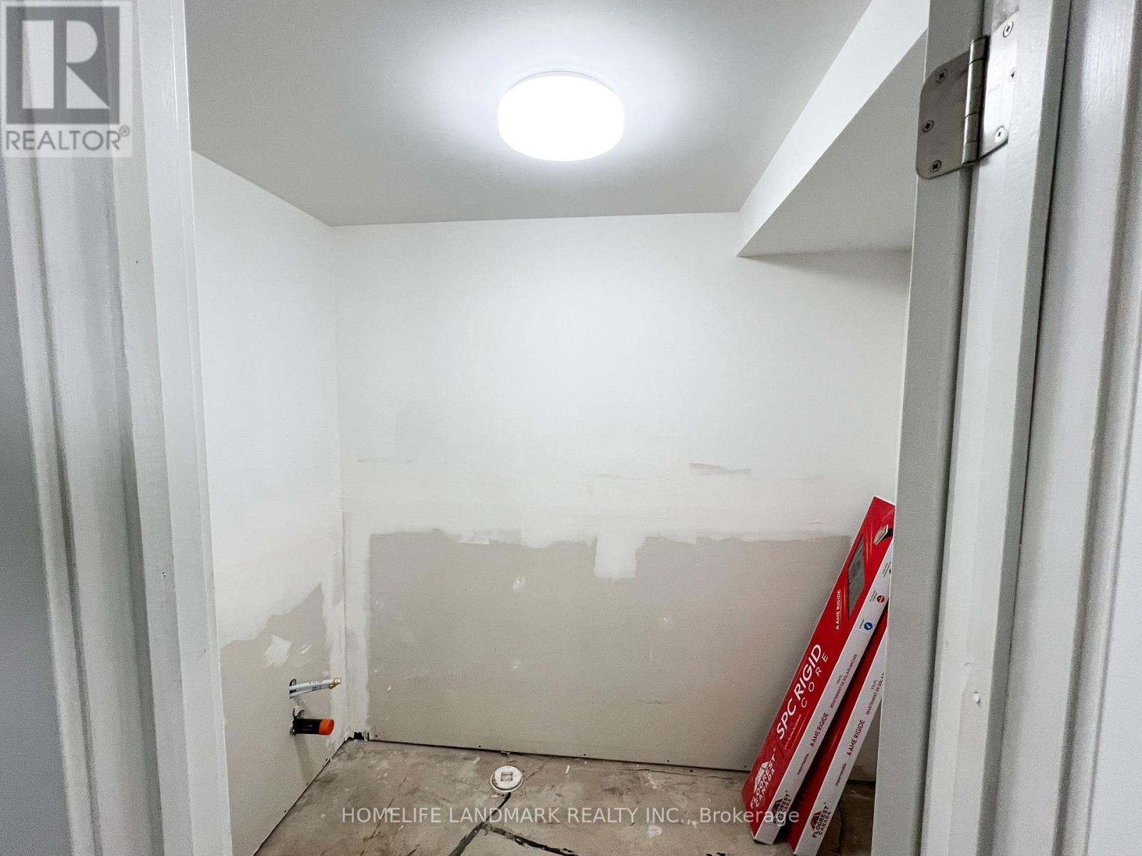 6 Silver Maple Crescent, Barrie, ON - Indoor Photo Showing Other Room