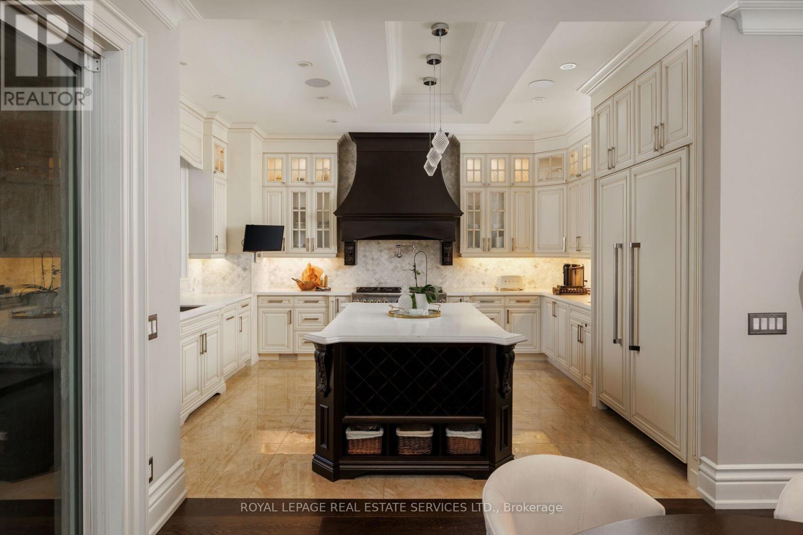 1165 Garden Road, Mississauga, ON - Indoor Photo Showing Kitchen With Upgraded Kitchen