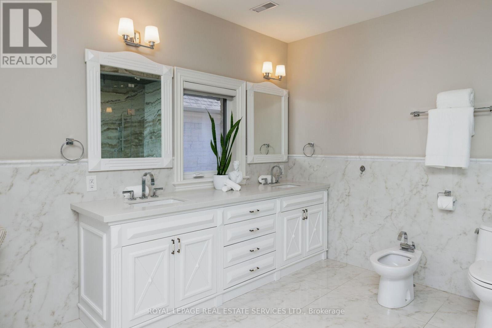 1165 Garden Road, Mississauga, ON - Indoor Photo Showing Bathroom