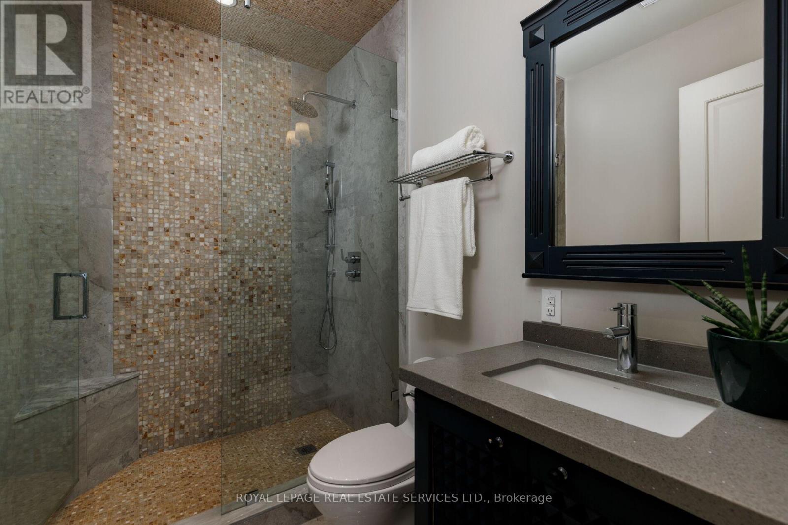 1165 Garden Road, Mississauga, ON - Indoor Photo Showing Bathroom