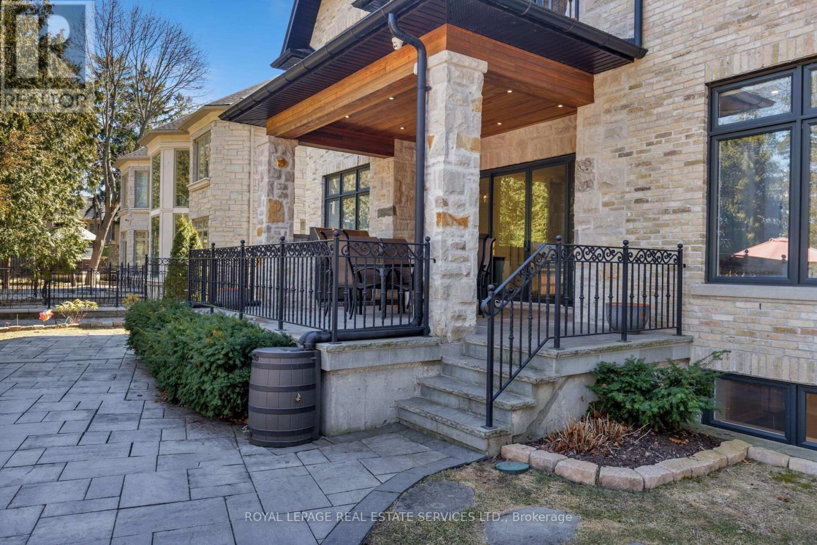 1165 Garden Road, Mississauga, ON - Outdoor