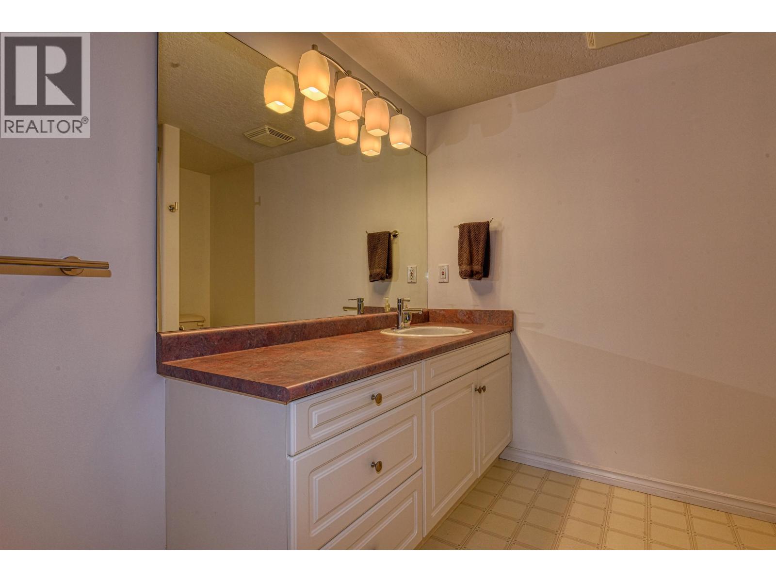 9 11 Eagle Crescent, Williams Lake, BC - Indoor Photo Showing Bathroom