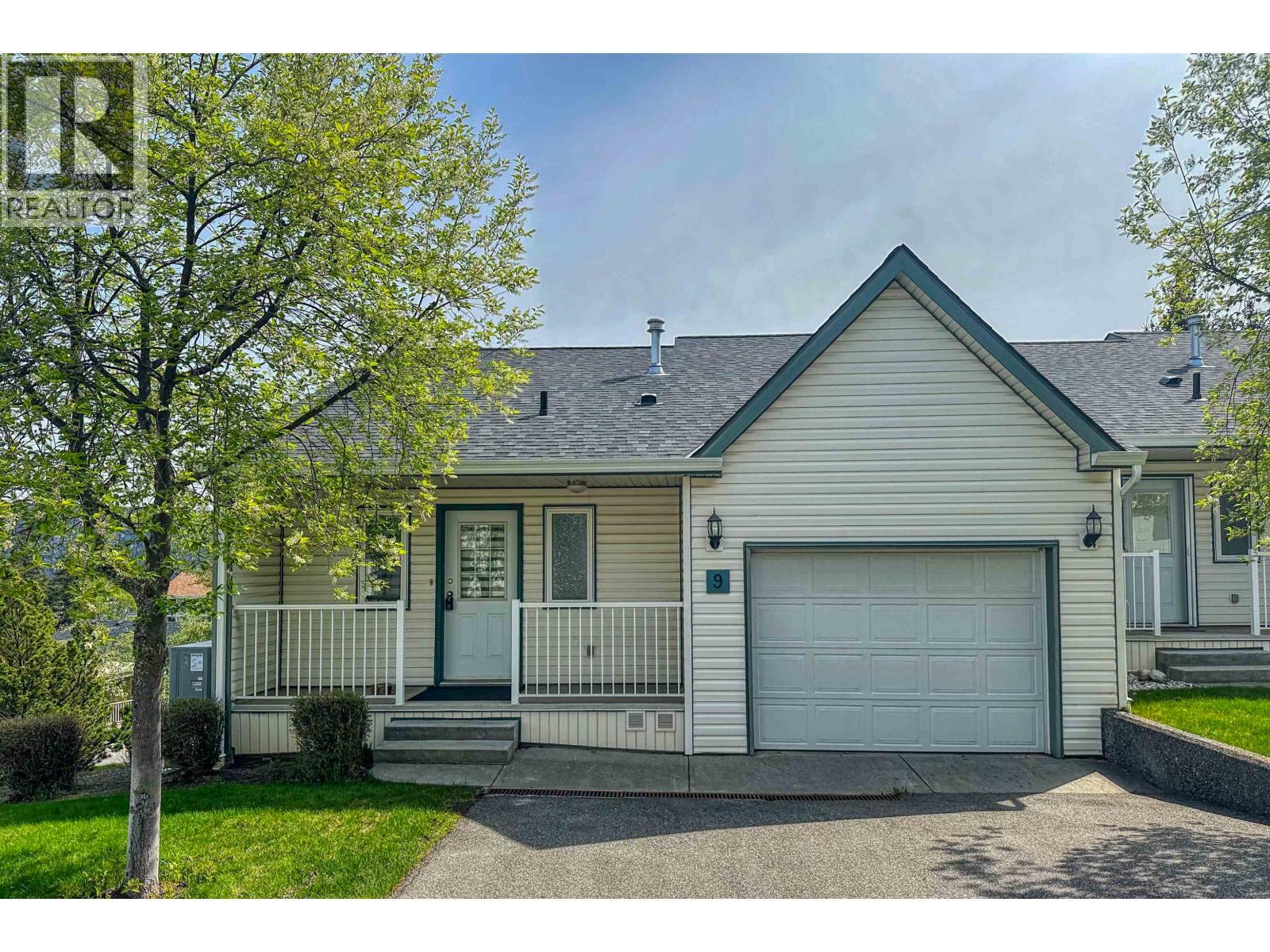 9 11 Eagle Crescent, Williams Lake, BC - Outdoor With Facade