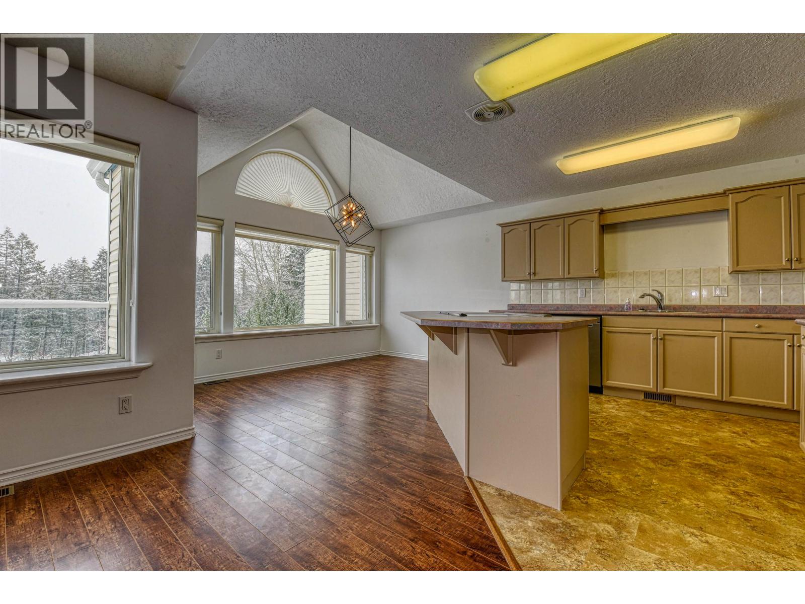 9 11 Eagle Crescent, Williams Lake, BC - Indoor Photo Showing Kitchen