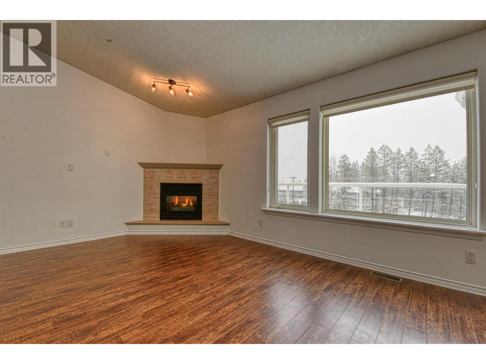 9 11 Eagle Crescent, Williams Lake, BC - Indoor Photo Showing Living Room With Fireplace