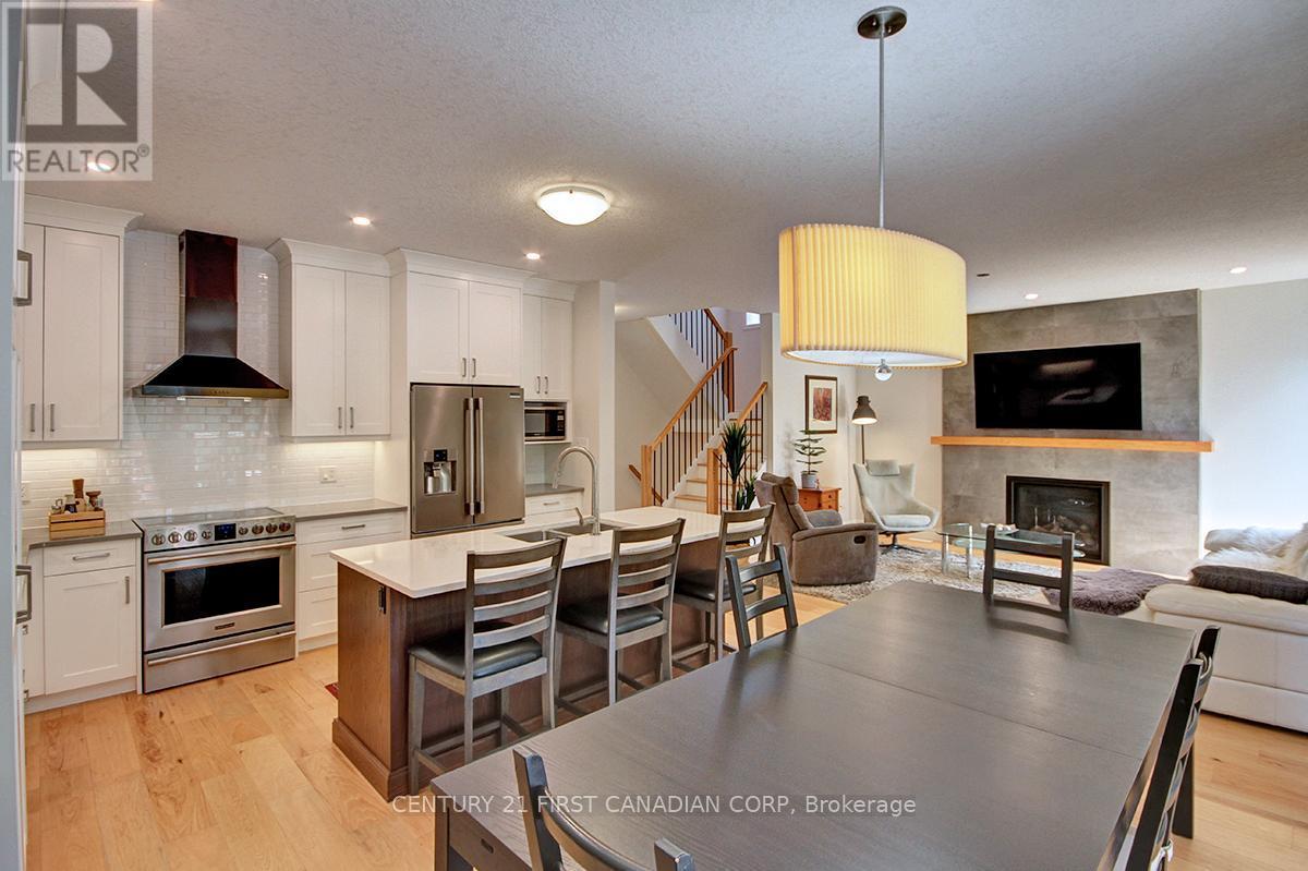 2113 Linkway Boulevard, London South (South A), ON - Indoor Photo Showing Kitchen With Fireplace With Upgraded Kitchen