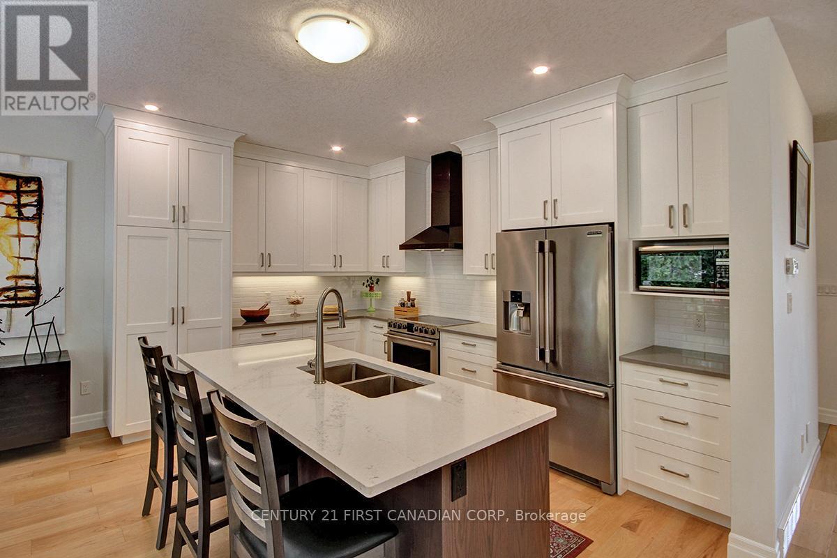 2113 Linkway Boulevard, London South (South A), ON - Indoor Photo Showing Kitchen With Double Sink With Upgraded Kitchen
