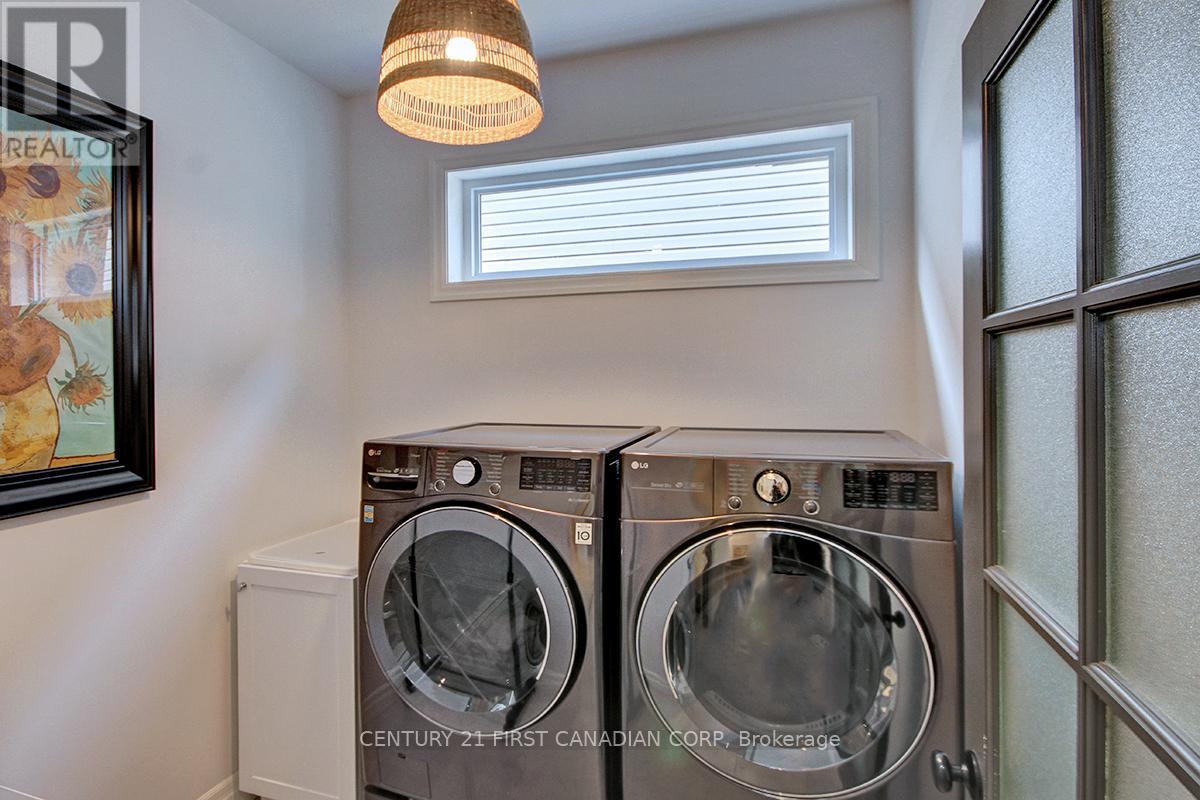 2113 Linkway Boulevard, London South (South A), ON - Indoor Photo Showing Laundry Room