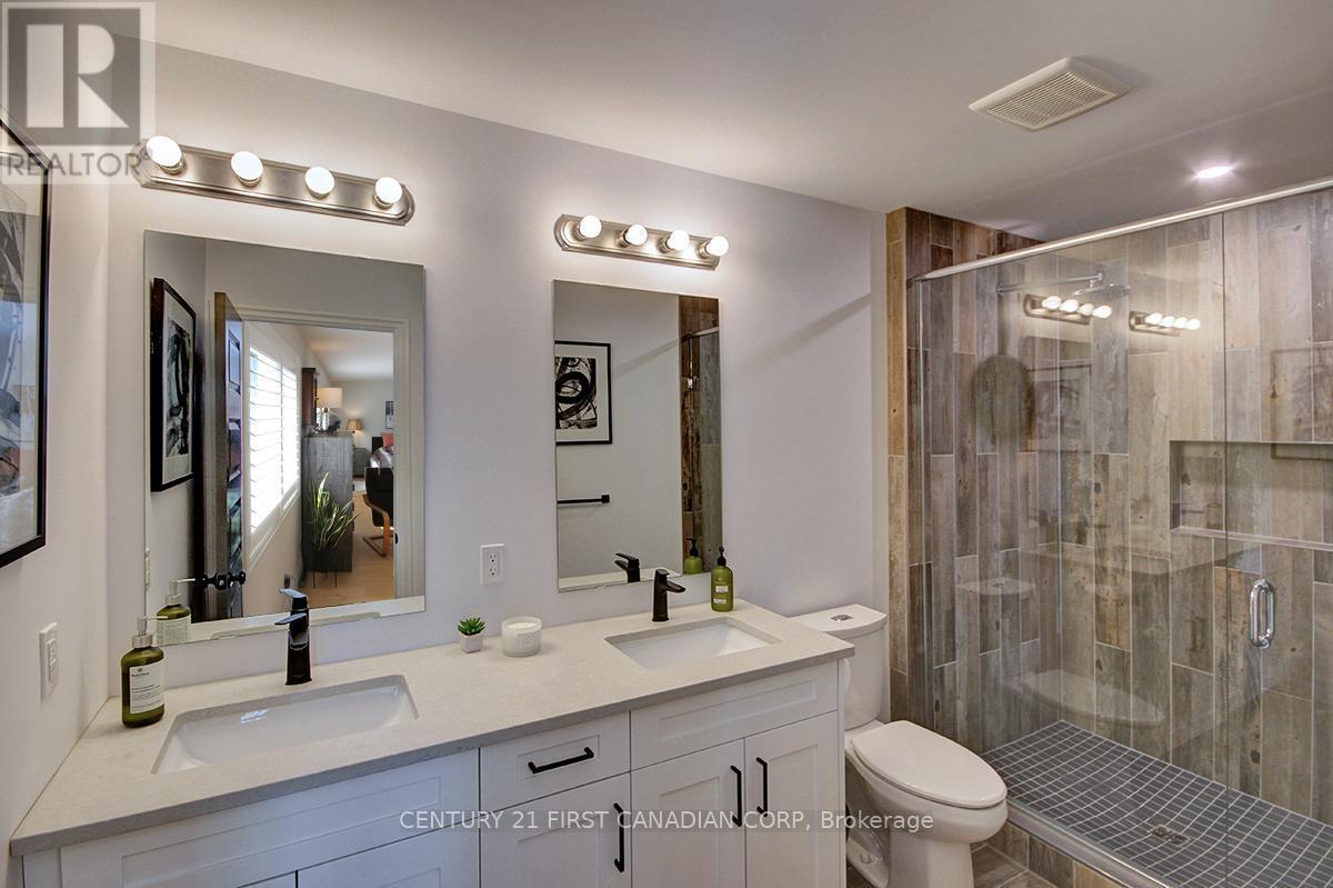 2113 Linkway Boulevard, London South (South A), ON - Indoor Photo Showing Bathroom