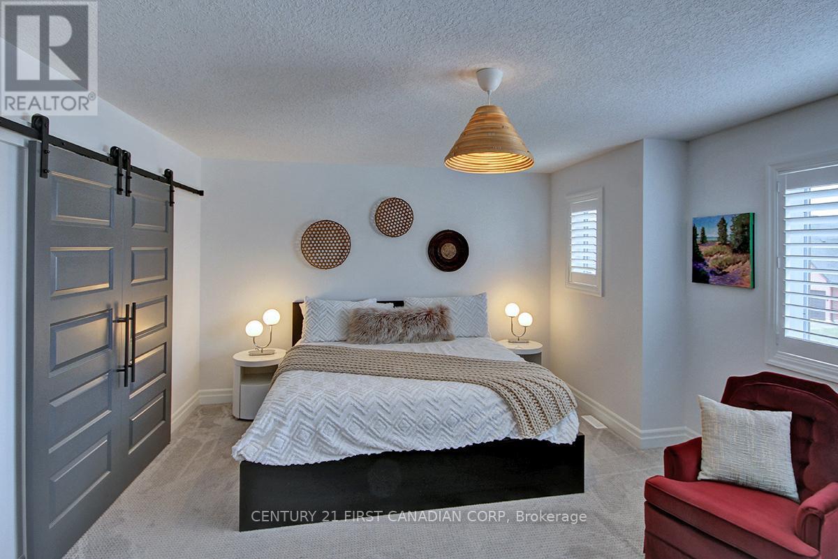 2113 Linkway Boulevard, London South (South A), ON - Indoor Photo Showing Bedroom