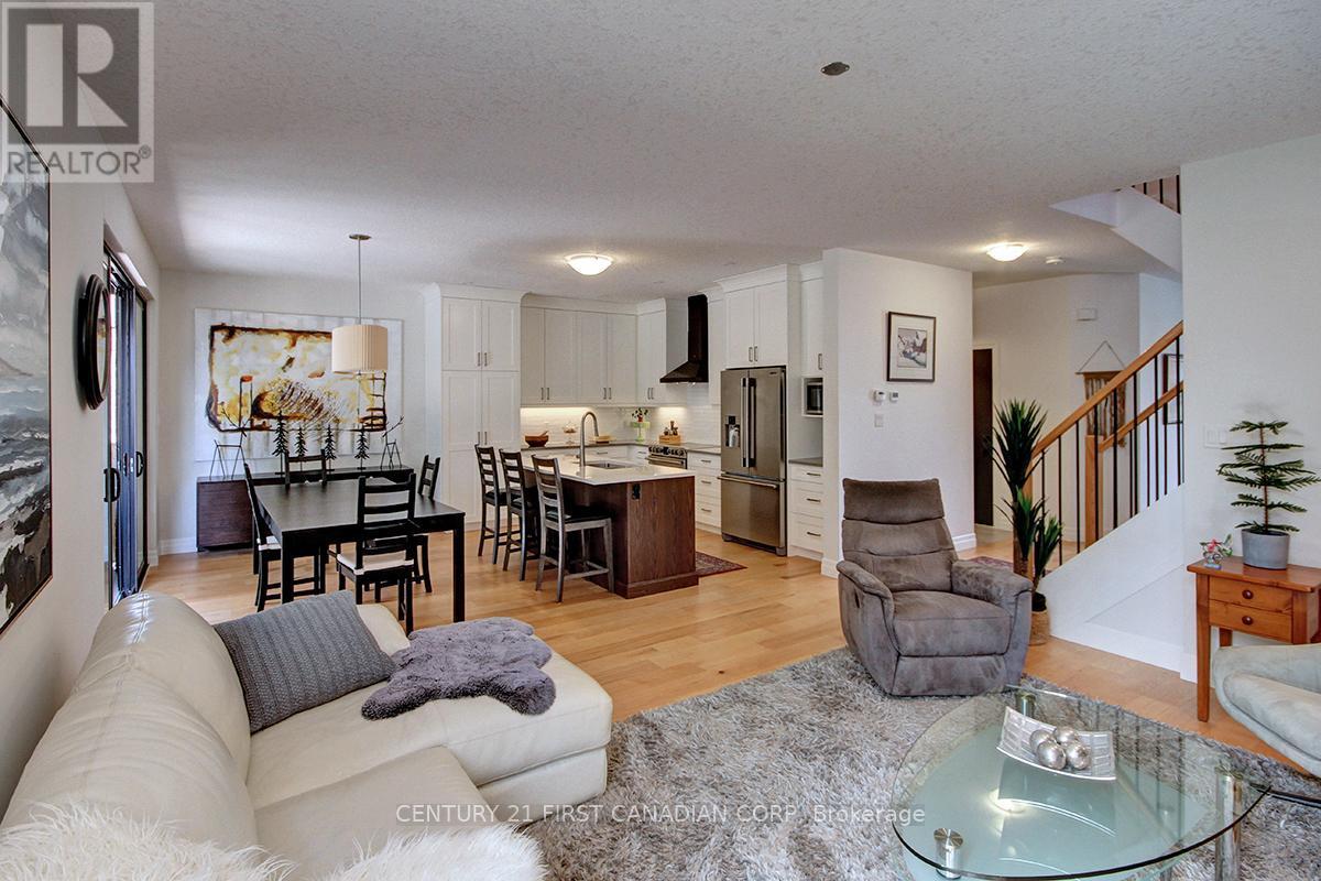 2113 Linkway Boulevard, London South (South A), ON - Indoor Photo Showing Living Room