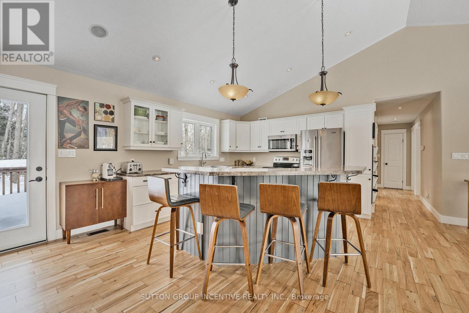 48 Tall Pines Drive, Tiny, ON - Indoor Photo Showing Kitchen With Upgraded Kitchen