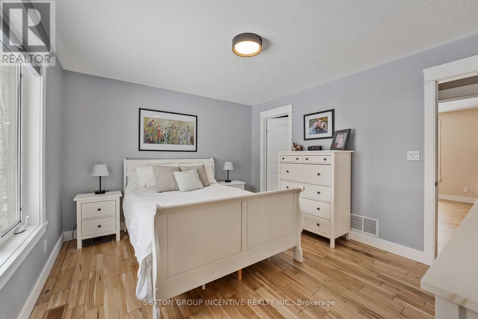 48 Tall Pines Drive, Tiny, ON - Indoor Photo Showing Bedroom