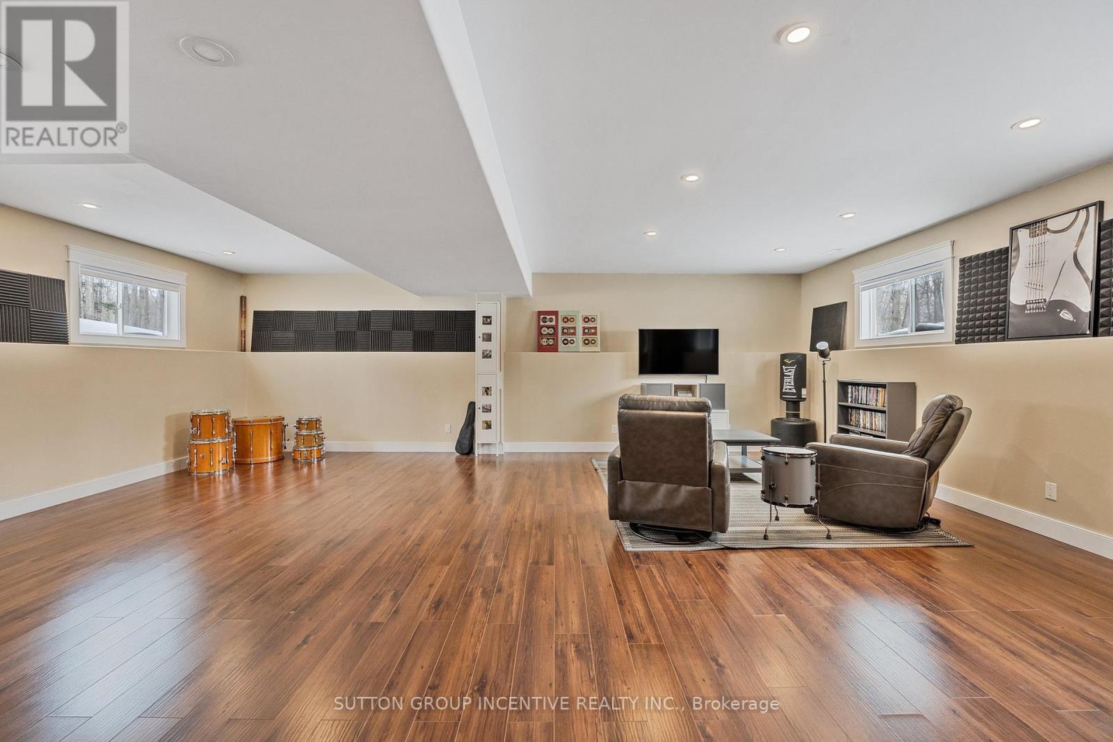 48 Tall Pines Drive, Tiny, ON - Indoor