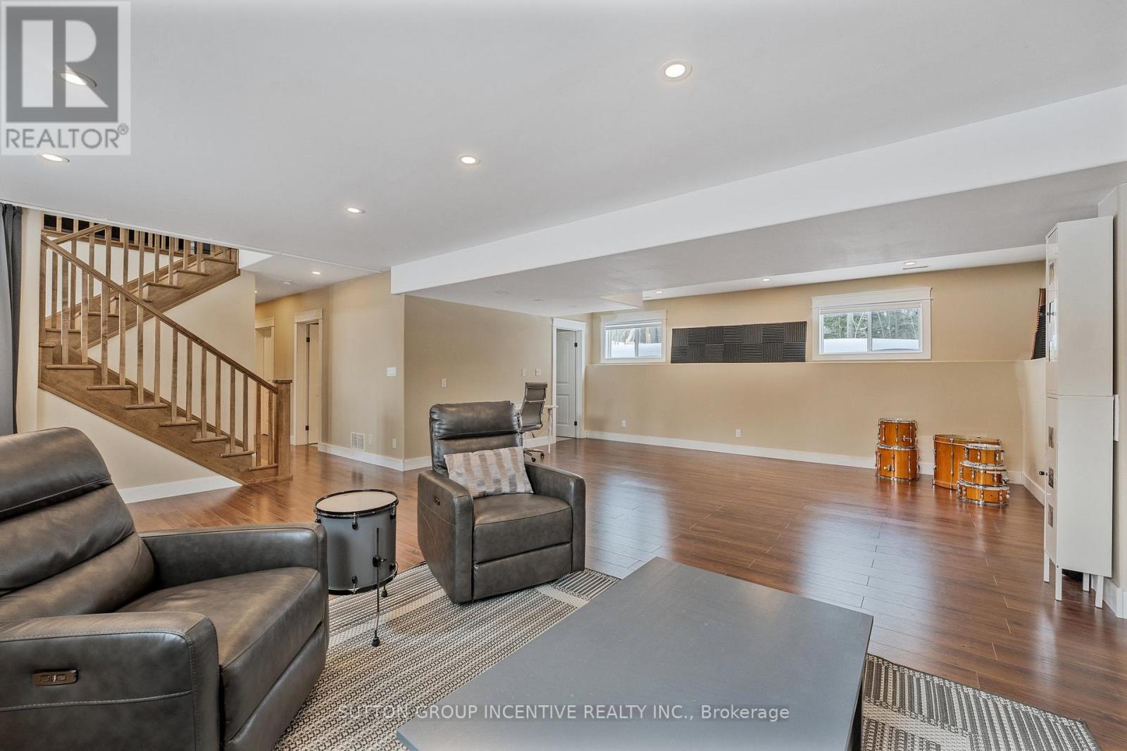 48 Tall Pines Drive, Tiny, ON - Indoor