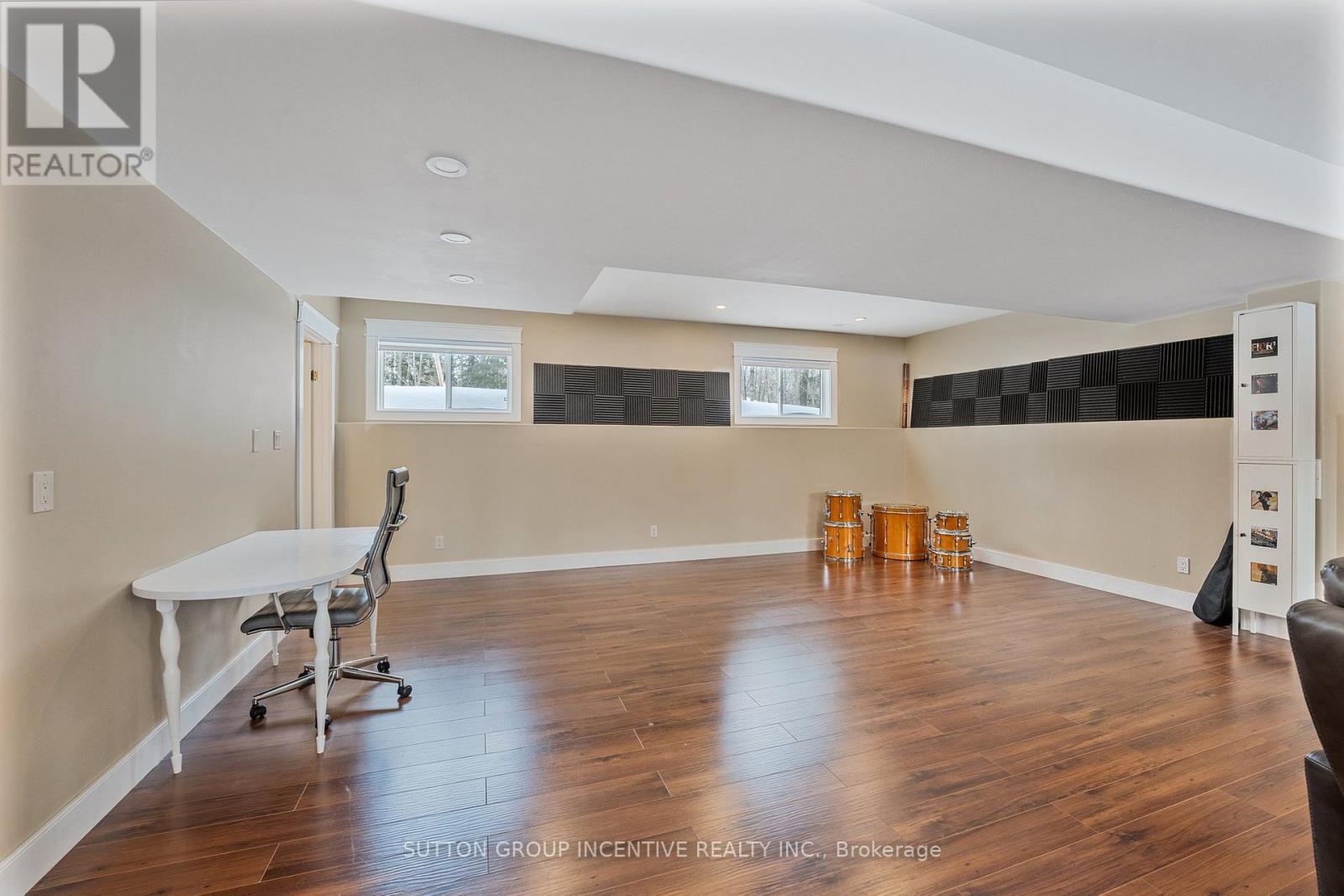 48 Tall Pines Drive, Tiny, ON - Indoor