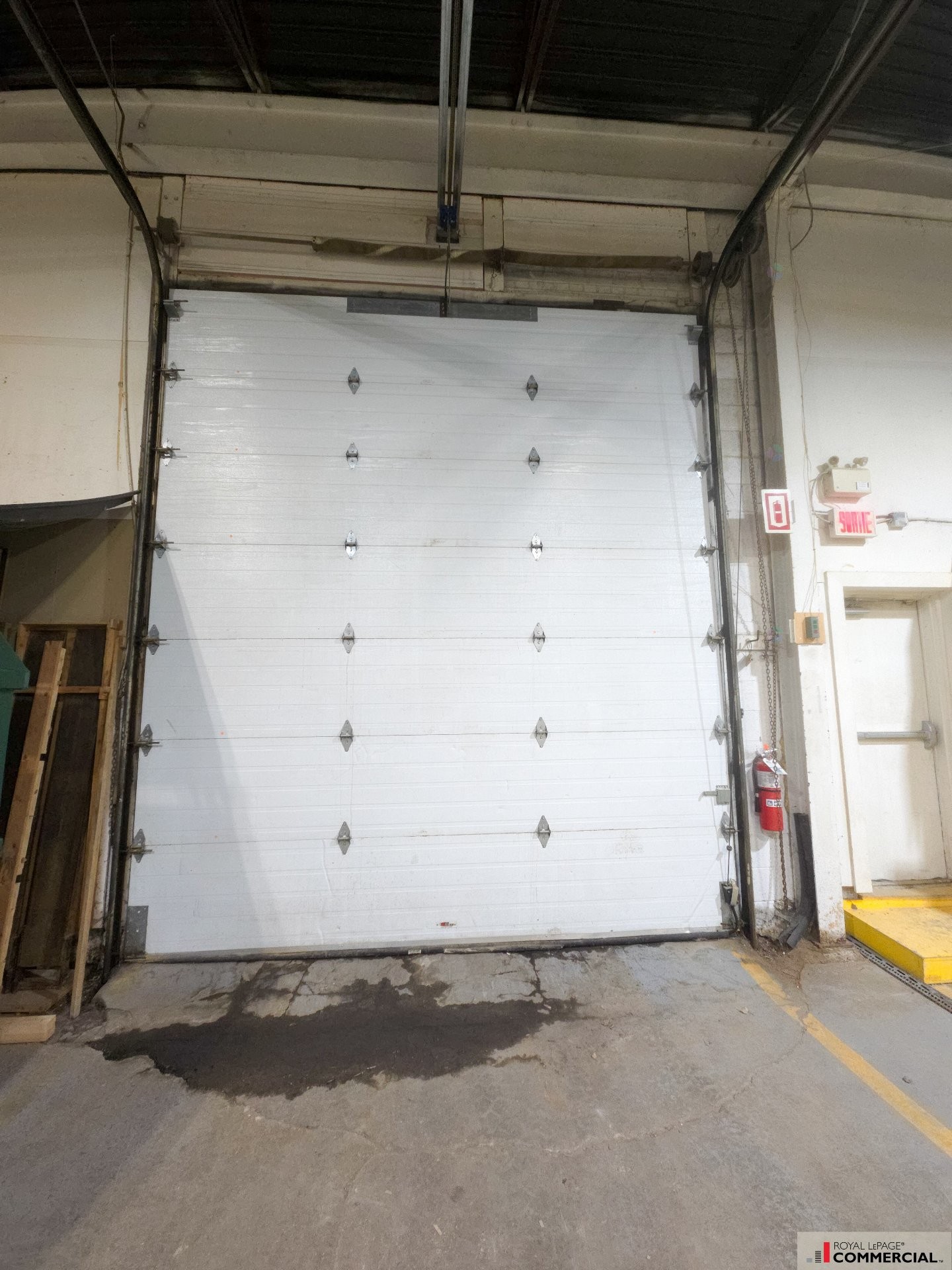 Loading Dock - 115 - 117 Av. Labrosse, Pointe-Claire, QC - Indoor Photo Showing Garage