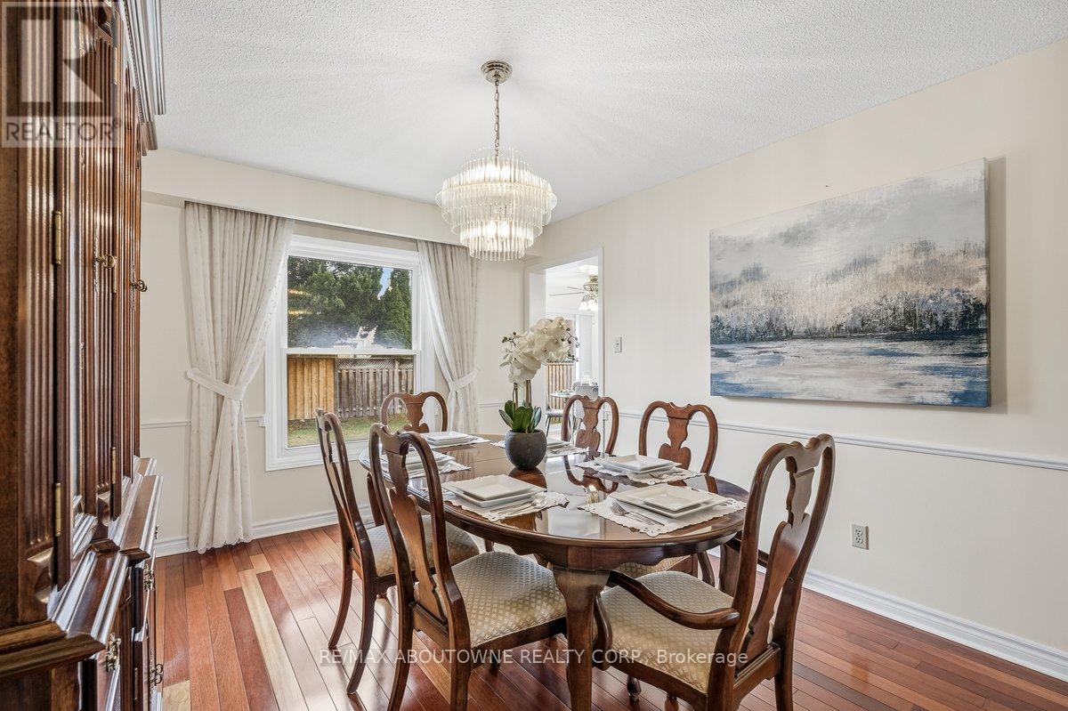 4538 Mayflower Drive, Mississauga, ON - Indoor Photo Showing Dining Room