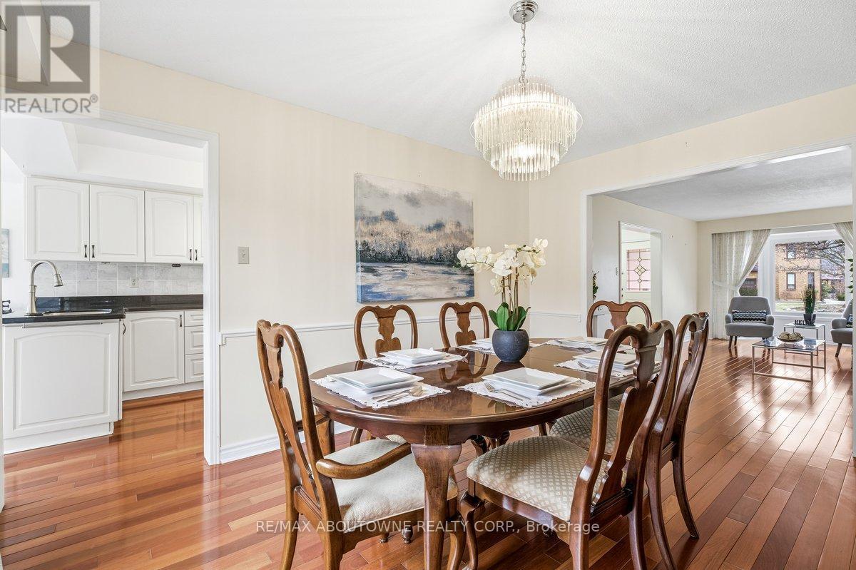 4538 Mayflower Drive, Mississauga, ON - Indoor Photo Showing Dining Room