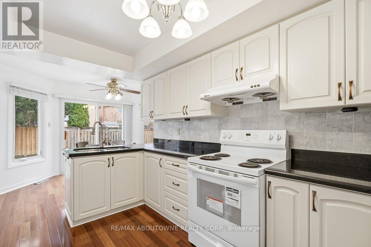 4538 Mayflower Drive, Mississauga, ON - Indoor Photo Showing Kitchen